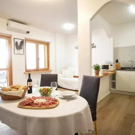 Apartman Arcobaleno Costarainera